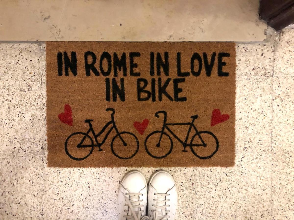 In Rome In Love In Bike Luaran gambar